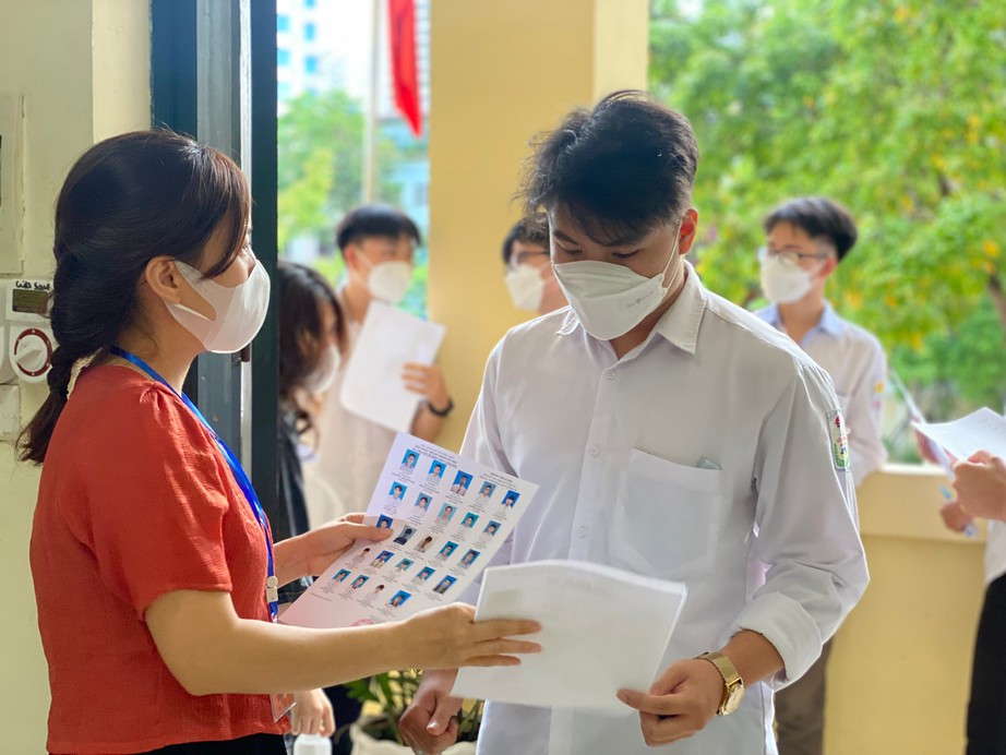 Kỳ thi tốt nghiệp THPT 2025: Yêu cầu bố trí tổ y tế tại mỗi điểm thi- Ảnh 1. Kỳ thi tốt nghiệp THPT 2025: Yêu cầu bố trí tổ y tế tại mỗi điểm thi- Ảnh 1.