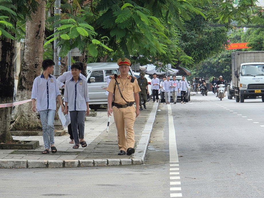 Tây Bắc sẵn sàng cho kỳ thi tốt nghiệp trung học phổ thông 2025- Ảnh 2. Tây Bắc sẵn sàng cho kỳ thi tốt nghiệp trung học phổ thông 2025- Ảnh 2.