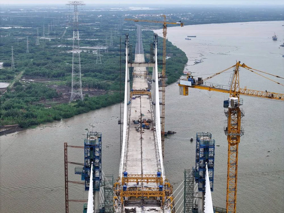 Hợp long cầu Bình Khánh trên cao tốc Bến Lức - Long Thành- Ảnh 3. Hợp long cầu Bình Khánh trên cao tốc Bến Lức - Long Thành- Ảnh 3.