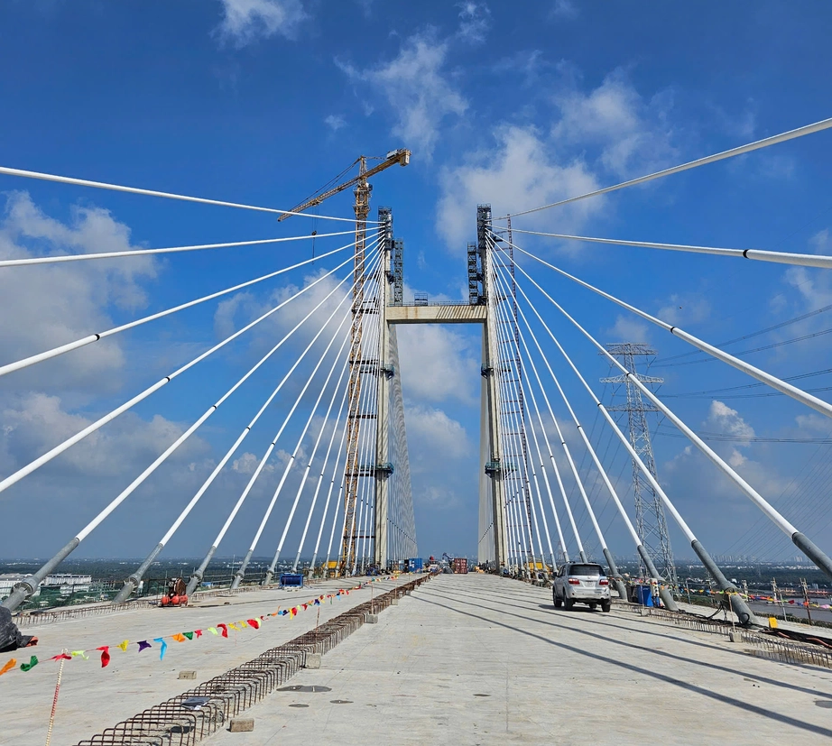 Hợp long cầu Bình Khánh trên cao tốc Bến Lức - Long Thành- Ảnh 2. Hợp long cầu Bình Khánh trên cao tốc Bến Lức - Long Thành- Ảnh 2.
