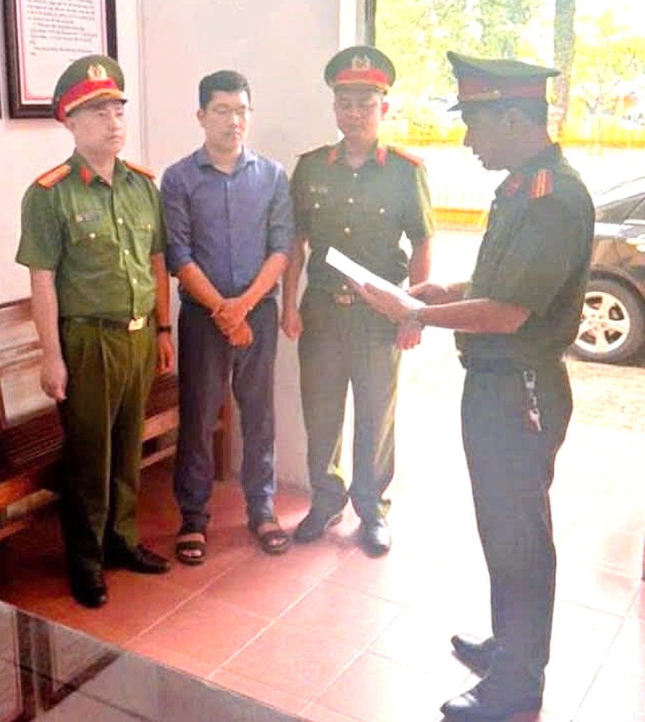 Bắt tạm giam kế toán trường học chiếm đoạt tiền bảo hiểm y tế của học sinh- Ảnh 1. Bắt tạm giam kế toán trường học chiếm đoạt tiền bảo hiểm y tế của học sinh- Ảnh 1.