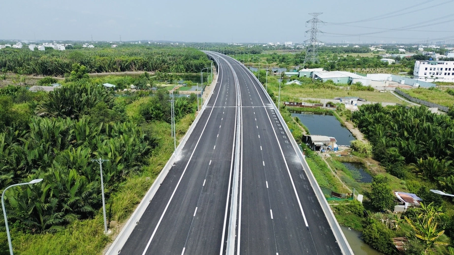Phấn đấu hoàn thành cao tốc Bến Lức - Long Thành và Biên Hòa - Vũng Tàu trong năm 2025- Ảnh 1. Phấn đấu hoàn thành cao tốc Bến Lức - Long Thành và Biên Hòa - Vũng Tàu trong năm 2025- Ảnh 1.