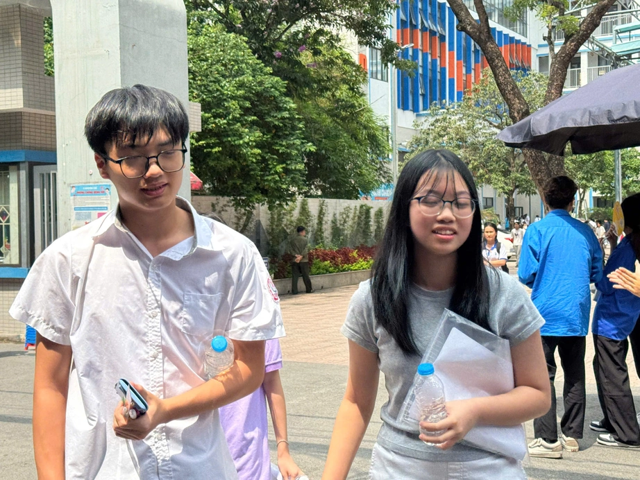 Hơn 100.000 thí sinh Hà Nội hoàn thành kỳ thi vào lớp 10 công lập- Ảnh 2. Hơn 100.000 thí sinh Hà Nội hoàn thành kỳ thi vào lớp 10 công lập- Ảnh 2.