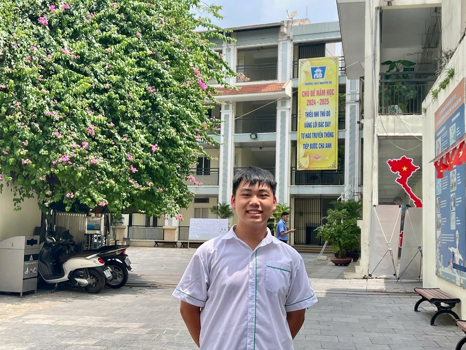 Hơn 100.000 thí sinh Hà Nội hoàn thành kỳ thi vào lớp 10 công lập- Ảnh 1. Hơn 100.000 thí sinh Hà Nội hoàn thành kỳ thi vào lớp 10 công lập- Ảnh 1.