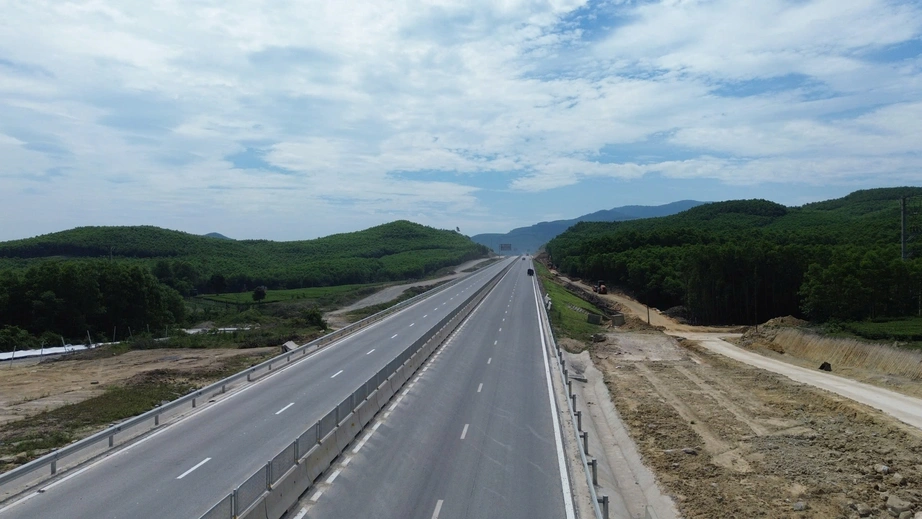 Vidifi nêu lý do muốn đầu tư mở rộng 300km cao tốc đoạn Ninh Bình - Quảng Bình- Ảnh 1. Vidifi nêu lý do muốn đầu tư mở rộng 300km cao tốc đoạn Ninh Bình - Quảng Bình- Ảnh 1.