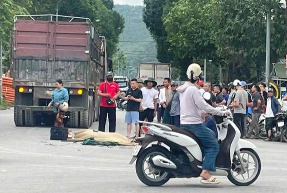 Nam thanh niên bị xe đầu kéo cuốn vào gầm tử vong- Ảnh 1. Nam thanh niên bị xe đầu kéo cuốn vào gầm tử vong- Ảnh 1.