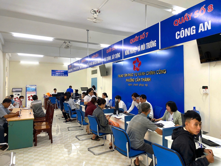 Ngày đầu vận hành, các "siêu phường xã", đông người dân làm thủ tục- Ảnh 13. Ngày đầu vận hành, các "siêu phường xã", đông người dân làm thủ tục- Ảnh 13.