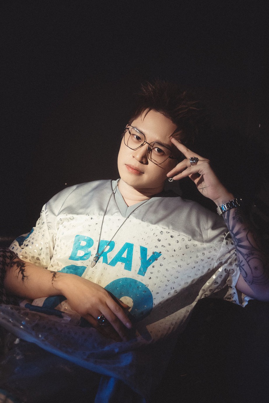 B Ray "lột xác" nhưng vẫn bị các em xinh cản đường - Ảnh 2. B Ray "lột xác" nhưng vẫn bị các em xinh cản đường - Ảnh 2.