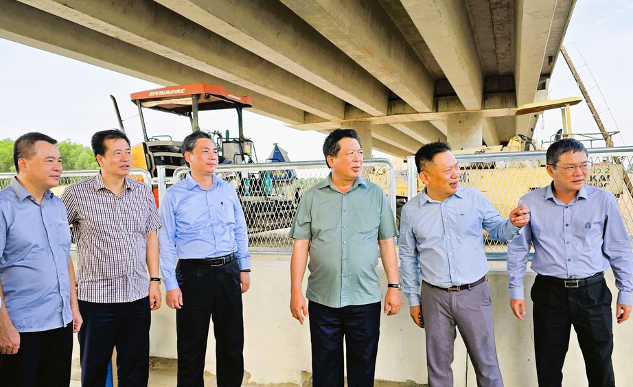 Hoàn thành các cao tốc Vũng Áng - Bùng, Vạn Ninh - Cam Lộ vào dịp 19/8- Ảnh 1. Hoàn thành các cao tốc Vũng Áng - Bùng, Vạn Ninh - Cam Lộ vào dịp 19/8- Ảnh 1.
