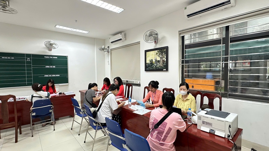 Hà Nội: Phụ huynh cần nộp hồ sơ tuyển sinh đầu cấp trước 18/7- Ảnh 1. Hà Nội: Phụ huynh cần nộp hồ sơ tuyển sinh đầu cấp trước 18/7- Ảnh 1.