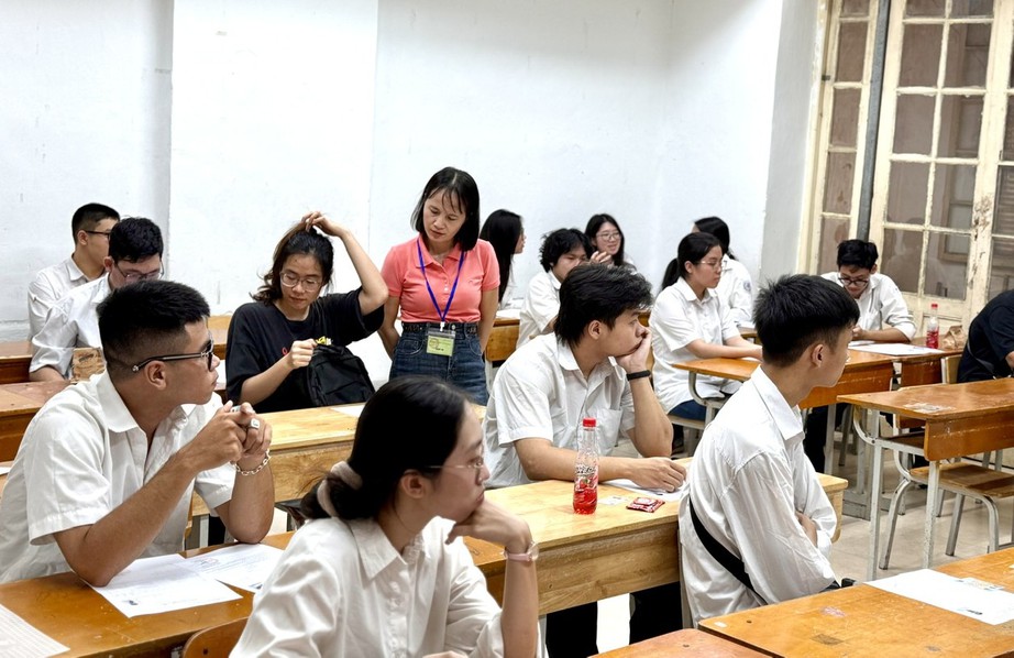 Bộ Giáo dục và Đào tạo công bố phổ điểm trước điểm thi tốt nghiệp THPT 2025- Ảnh 1. Bộ Giáo dục và Đào tạo công bố phổ điểm trước điểm thi tốt nghiệp THPT 2025- Ảnh 1.