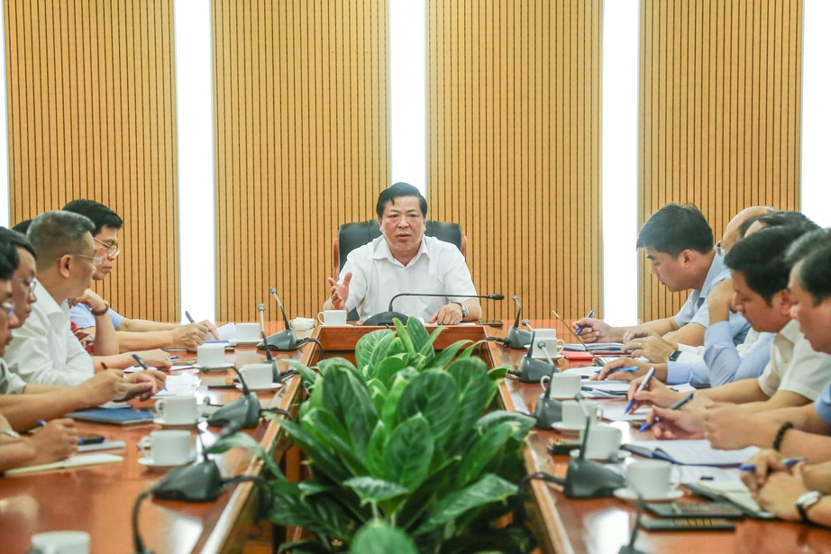 Bộ trưởng Bộ Xây dựng: Phát triển hạ tầng giao thông đồng bộ với đô thị xanh, thông minh- Ảnh 1. Bộ trưởng Bộ Xây dựng: Phát triển hạ tầng giao thông đồng bộ với đô thị xanh, thông minh- Ảnh 1.