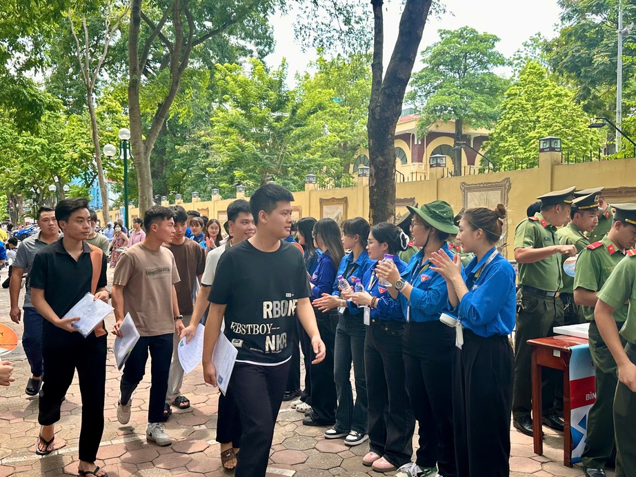 60 điểm 10 môn Tin học trong lần đầu thi tốt nghiệp THPT 2025- Ảnh 1. 60 điểm 10 môn Tin học trong lần đầu thi tốt nghiệp THPT 2025- Ảnh 1.