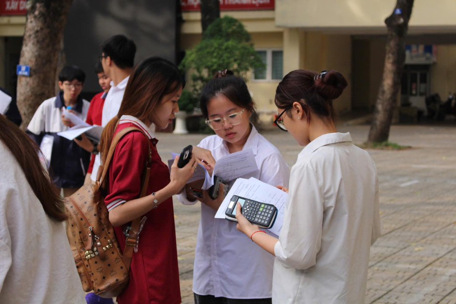 Kỳ thi tốt nghiệp THPT 2025: Phổ điểm ghi dấu ấn tích cực, phân hoá rõ nét- Ảnh 1. Kỳ thi tốt nghiệp THPT 2025: Phổ điểm ghi dấu ấn tích cực, phân hoá rõ nét- Ảnh 1.