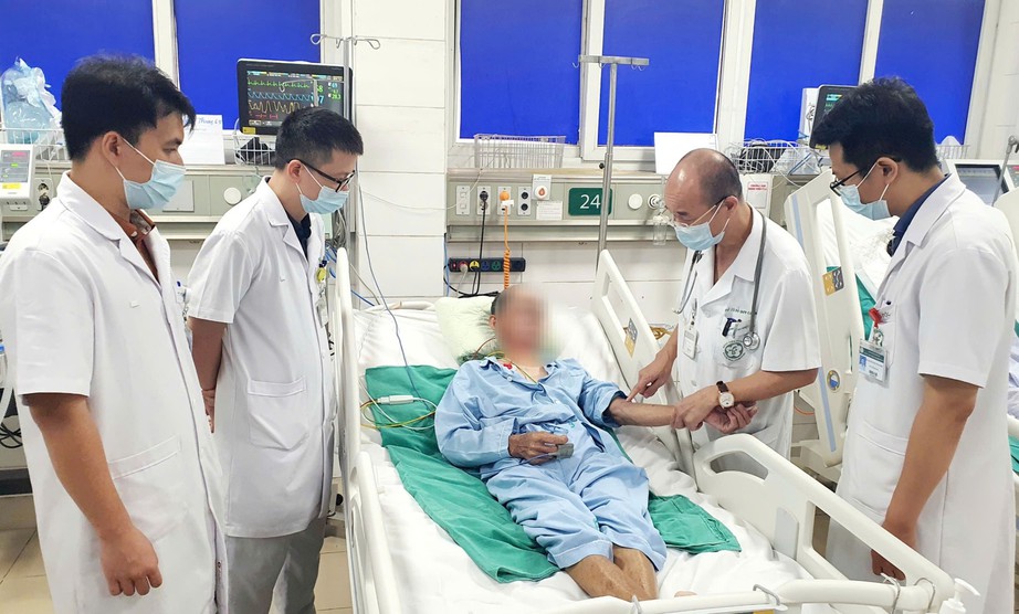 Sức khỏe các bệnh nhân cấp cứu sau ăn tiết canh lợn ở Hưng Yên giờ ra sao?- Ảnh 1. Sức khỏe các bệnh nhân cấp cứu sau ăn tiết canh lợn ở Hưng Yên giờ ra sao?- Ảnh 1.