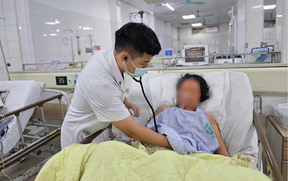 Bị sét đánh khi đang làm đồng, một phụ nữ 55 tuổi chảy máu não nguy kịch- Ảnh 1.
