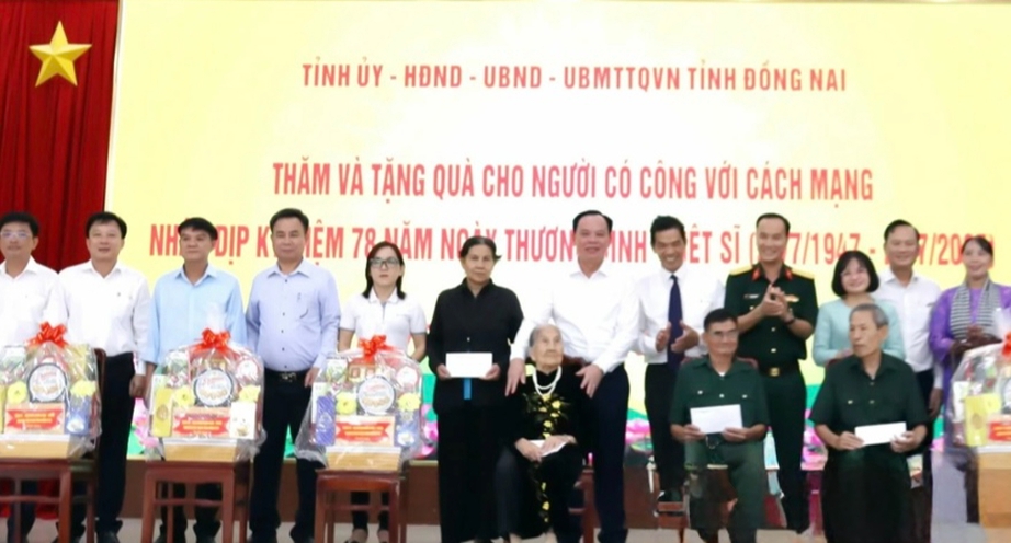 Đồng Nai: Dâng hương tại Căn cứ Tà Thiết, tặng quà tri ân người có công nhân dịp 27/7- Ảnh 6.
