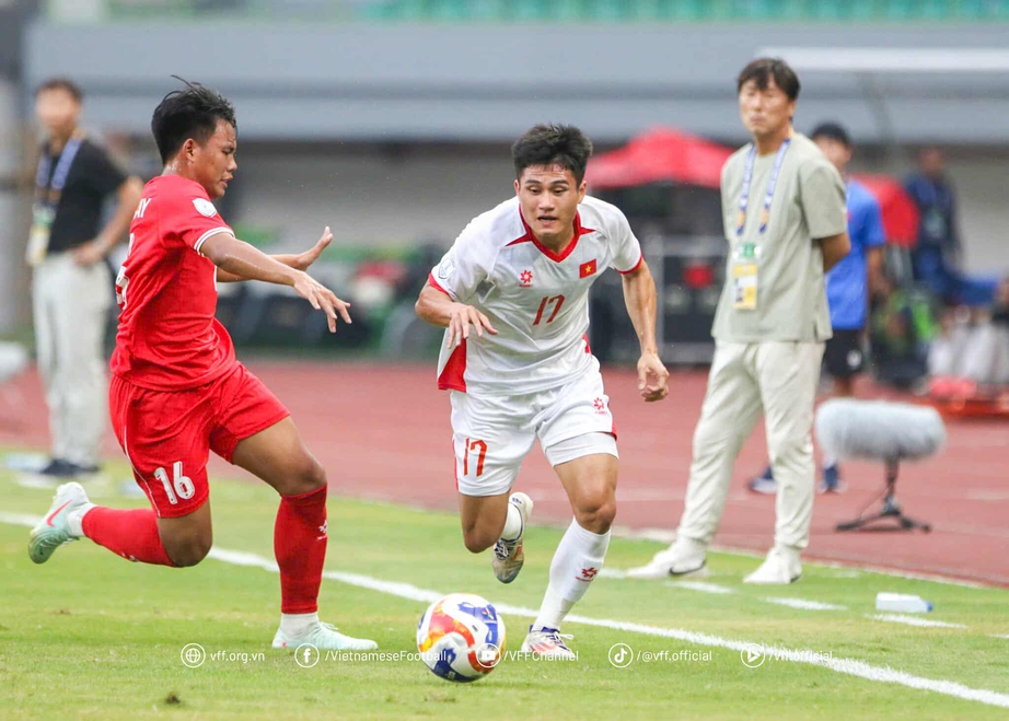 U23 Đông Nam Á: Thắng dễ Lào, U23 Việt Nam chiếm ngôi đầu bảng- Ảnh 2.