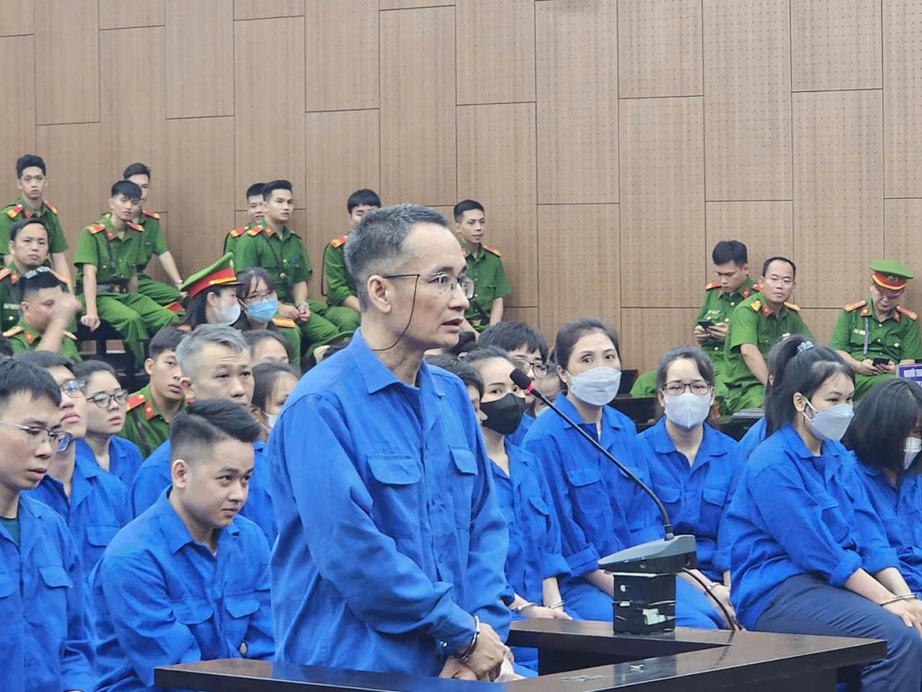 Hà Nội xét xử 45 bị cáo trong nhóm đòi nợ kiểu "khủng bố" qua điện thoại- Ảnh 1.