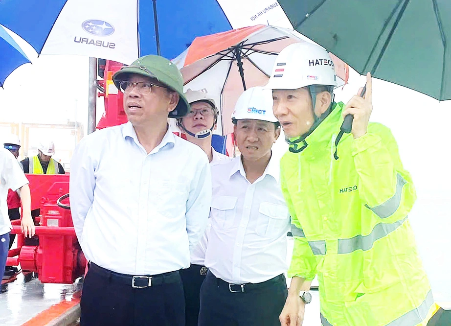 Thứ trưởng Nguyễn Xuân Sang kiểm tra công tác ứng phó bão số 3 tại Quảng Ninh, Hải Phòng- Ảnh 1. Thứ trưởng Nguyễn Xuân Sang kiểm tra công tác ứng phó bão số 3 tại Quảng Ninh, Hải Phòng- Ảnh 1.