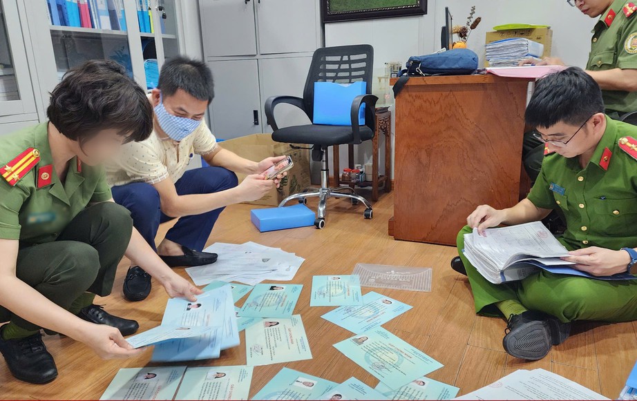 Đà Nẵng chấn chỉnh hoạt động khám, chữa bệnh sau khi loạt cơ sở, người hành nghề bị xử lý- Ảnh 1. Đà Nẵng chấn chỉnh hoạt động khám, chữa bệnh sau khi loạt cơ sở, người hành nghề bị xử lý- Ảnh 1.