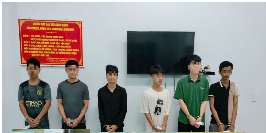Vĩnh Long liên tiếp phát hiện hàng chục "cậu ấm cô chiêu" sử dụng trái phép ma túy- Ảnh 2. Vĩnh Long liên tiếp phát hiện hàng chục "cậu ấm cô chiêu" sử dụng trái phép ma túy- Ảnh 2.