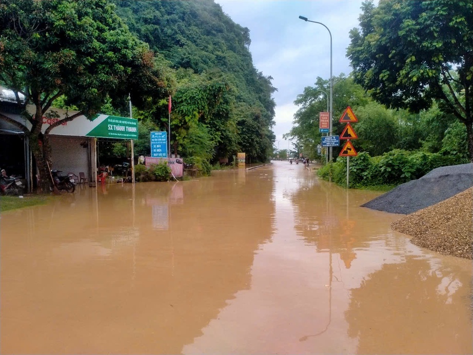 Sẵn sàng ứng phó khẩn cấp với mưa lũ ảnh hưởng tới khu vực hạ lưu sông ngòi, hồ đập- Ảnh 5.