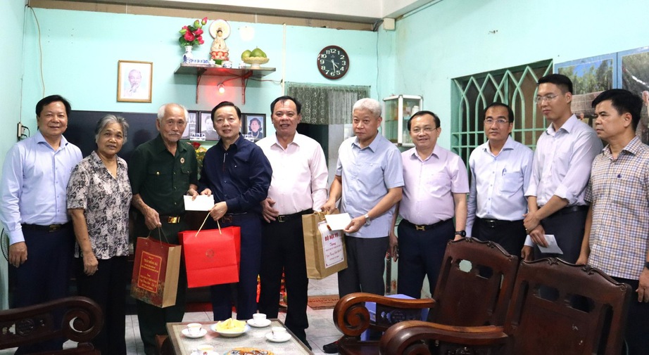 Phó Thủ tướng Trần Hồng Hà thăm, tặng quà người có công tỉnh Đồng Nai dịp 27/7- Ảnh 1. Phó Thủ tướng Trần Hồng Hà thăm, tặng quà người có công tỉnh Đồng Nai dịp 27/7- Ảnh 1.