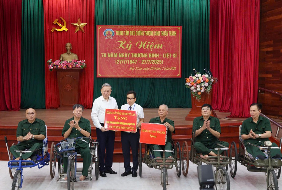 Tổng Bí thư: Đẩy mạnh hoạt động tri ân những người "tận trung với nước, tận hiếu với dân"- Ảnh 2. Tổng Bí thư: Đẩy mạnh hoạt động tri ân những người "tận trung với nước, tận hiếu với dân"- Ảnh 2.