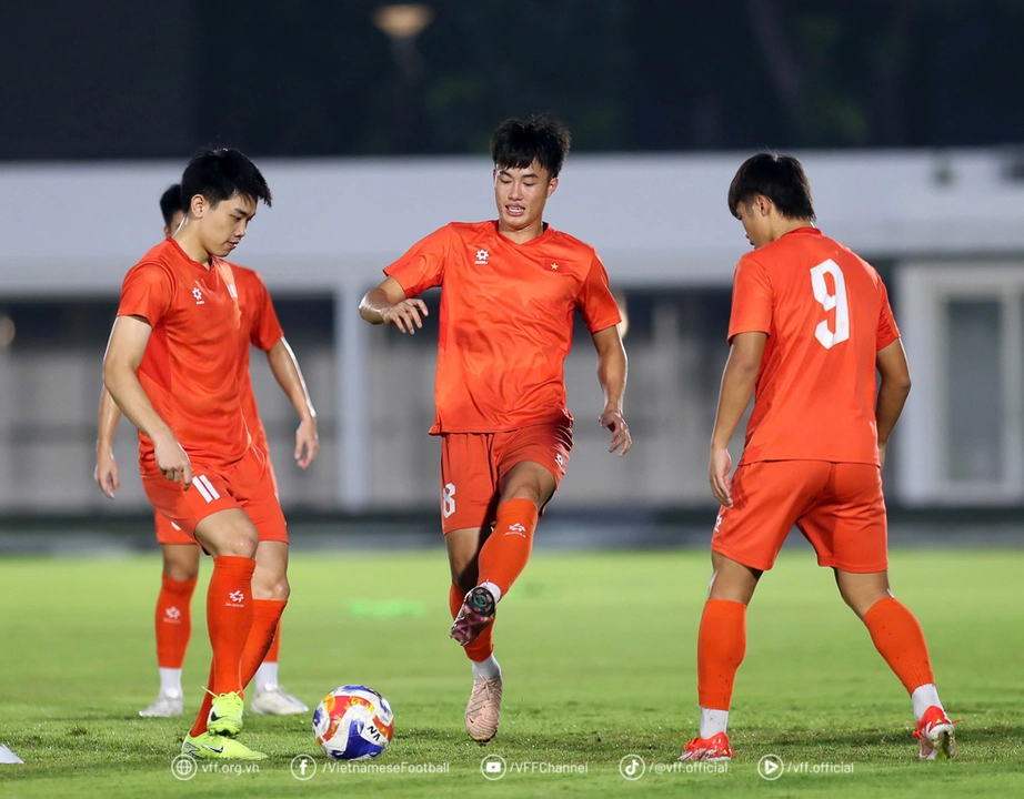“Trò cưng” HLV Troussier mừng vì thay đổi lớn ở chung kết U23 Đông Nam Á 2025- Ảnh 1. “Trò cưng” HLV Troussier mừng vì thay đổi lớn ở chung kết U23 Đông Nam Á 2025- Ảnh 1.
