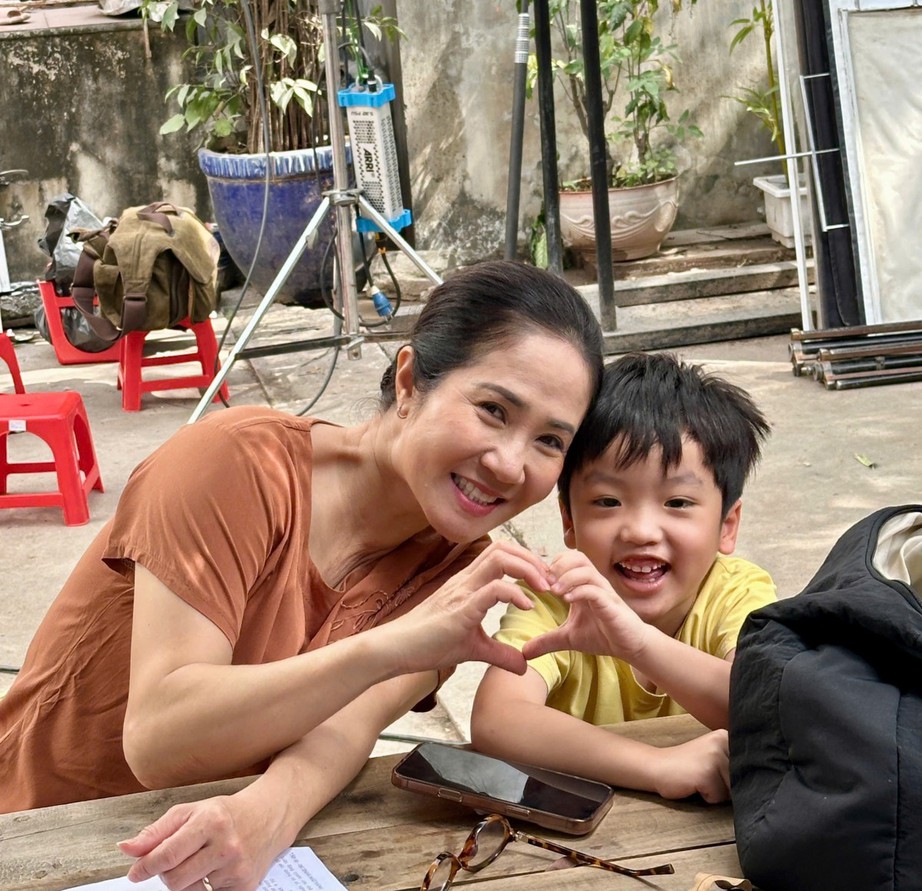 Điều ít biết về diễn viên nhí lấy nước mắt khán giả trong "Dịu dàng màu nắng"- Ảnh 4. Điều ít biết về diễn viên nhí lấy nước mắt khán giả trong "Dịu dàng màu nắng"- Ảnh 4.