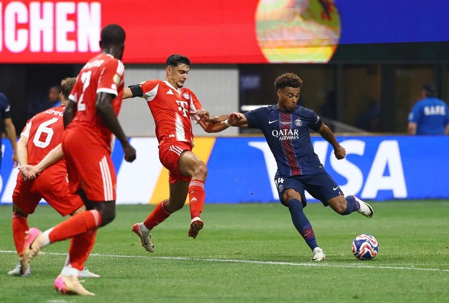 Chơi hơn 2 người, Bayern Munich vẫn thua sốc PSG tại FIFA Club World Cup 2025- Ảnh 1. Chơi hơn 2 người, Bayern Munich vẫn thua sốc PSG tại FIFA Club World Cup 2025- Ảnh 1.