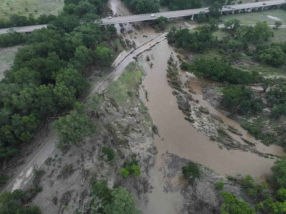 Lũ quét bất ngờ tại Texas khiến 43 người thiệt mạng, nhiều người vẫn mất tích- Ảnh 1. Lũ quét bất ngờ tại Texas khiến 43 người thiệt mạng, nhiều người vẫn mất tích- Ảnh 1.