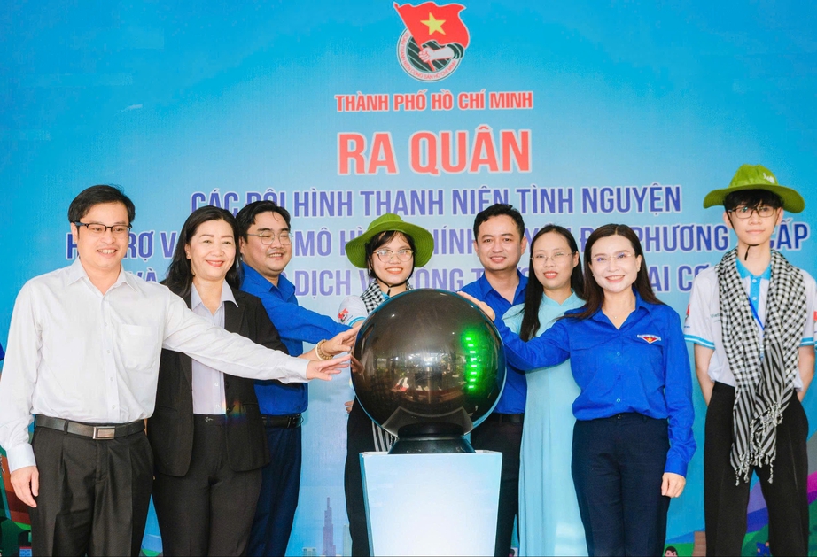 Hàng trăm thanh niên hỗ trợ vận hành mô hình chính quyền hai cấp ở TP.HCM- Ảnh 1. Hàng trăm thanh niên hỗ trợ vận hành mô hình chính quyền hai cấp ở TP.HCM- Ảnh 1.
