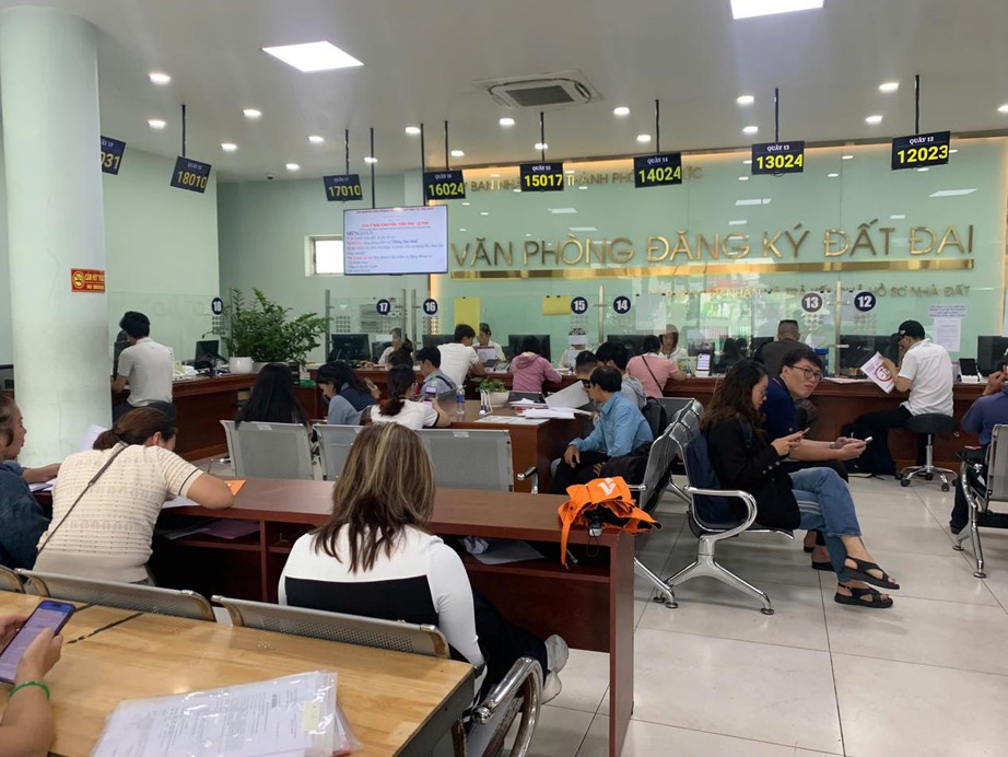 TP.HCM hướng dẫn triển khai thủ tục đất đai cấp xã sau sáp nhập hành chính- Ảnh 1. TP.HCM hướng dẫn triển khai thủ tục đất đai cấp xã sau sáp nhập hành chính- Ảnh 1.