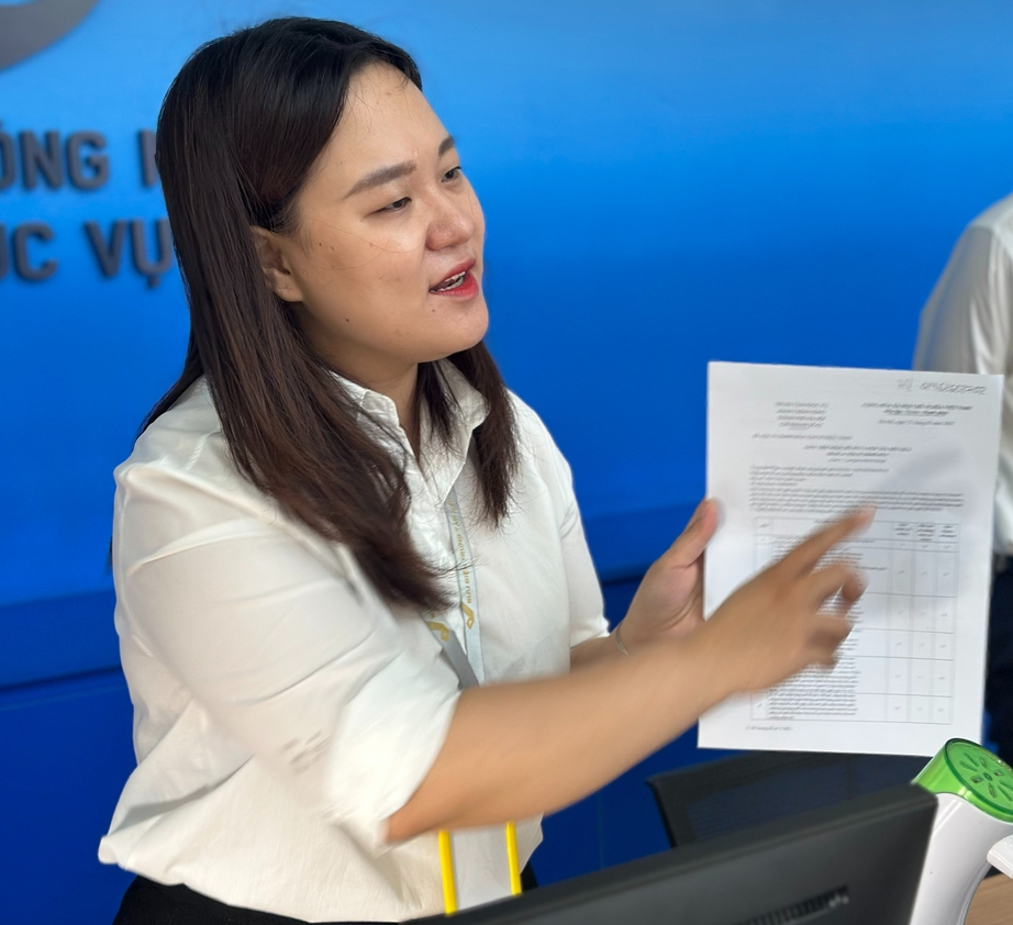 Thanh niên tình nguyện Thủ đô giúp người dân sử dụng dịch vụ công trực tuyến- Ảnh 3. Thanh niên tình nguyện Thủ đô giúp người dân sử dụng dịch vụ công trực tuyến- Ảnh 3.