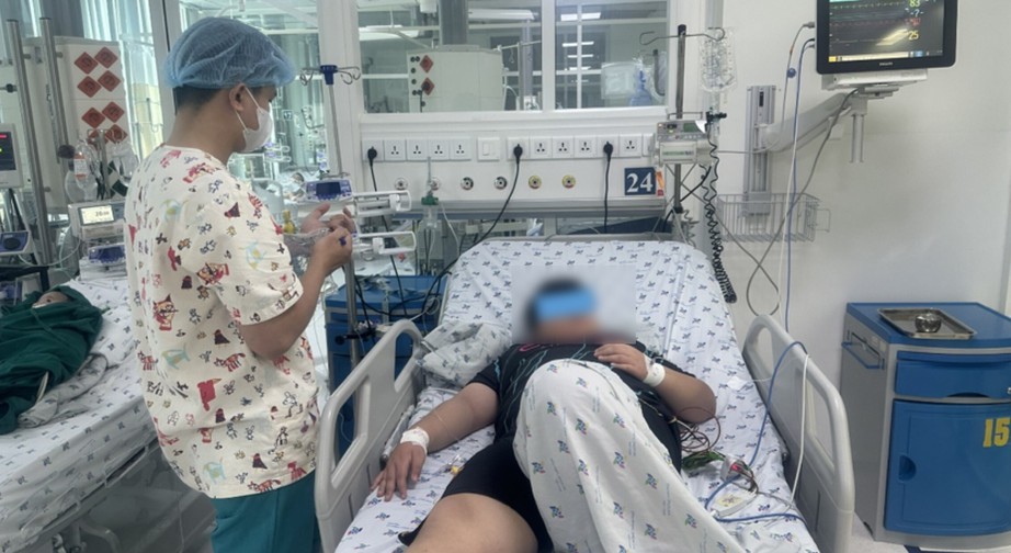 Sốt xuất huyết vào mùa, nhiều ca biến chứng, nguy kịch- Ảnh 2. Sốt xuất huyết vào mùa, nhiều ca biến chứng, nguy kịch- Ảnh 2.