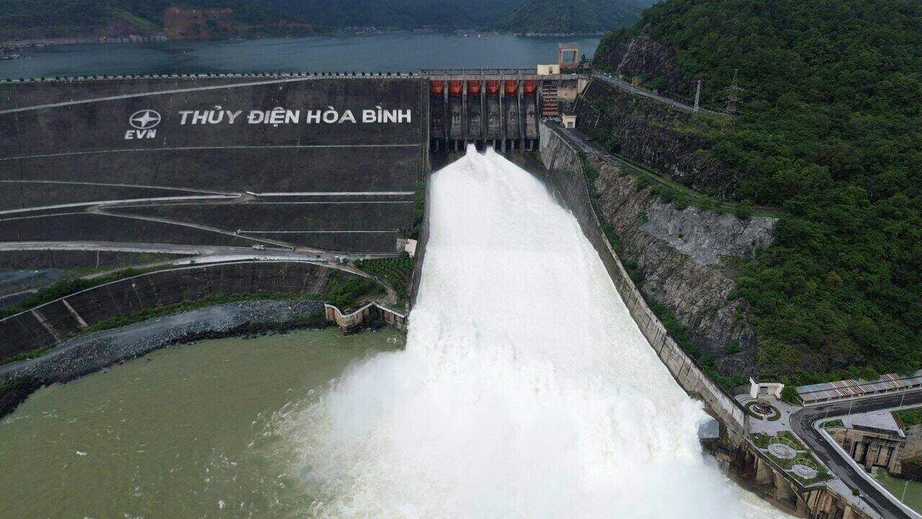Lệnh mở cửa xả đáy hồ thủy điện Hòa Bình- Ảnh 1. Lệnh mở cửa xả đáy hồ thủy điện Hòa Bình- Ảnh 1.
