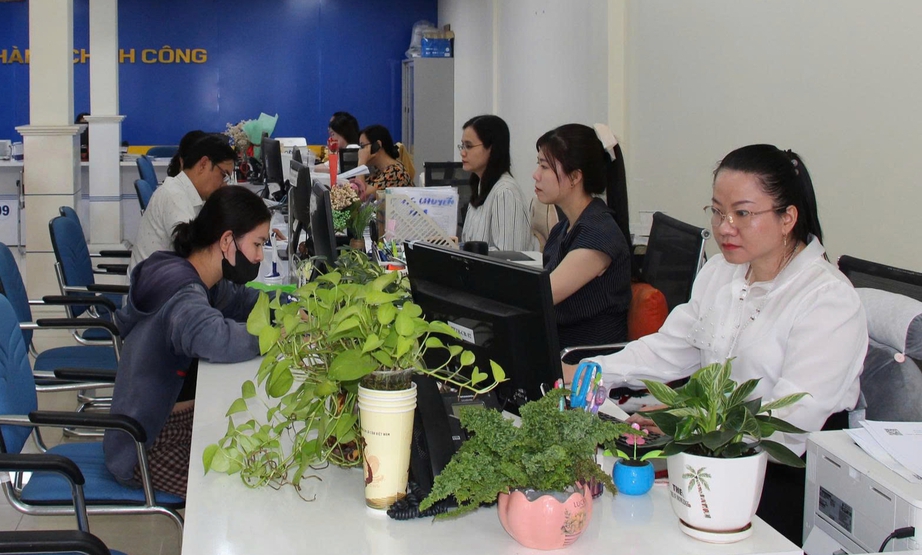 Hồ sơ đăng ký cấp, đổi giấy phép trước ngày 1/3, người dân Vĩnh Long nhận kết quả ở đâu?- Ảnh 1. Hồ sơ đăng ký cấp, đổi giấy phép trước ngày 1/3, người dân Vĩnh Long nhận kết quả ở đâu?- Ảnh 1.