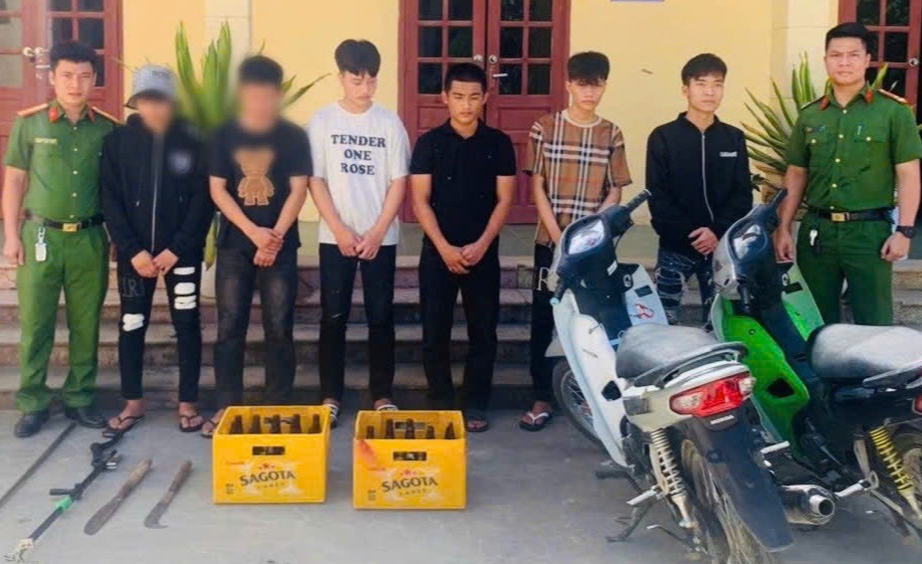 Nghệ An: Bắt giữ 6 thanh, thiếu niên chạy xe máy, cầm dao quậy phá- Ảnh 1.