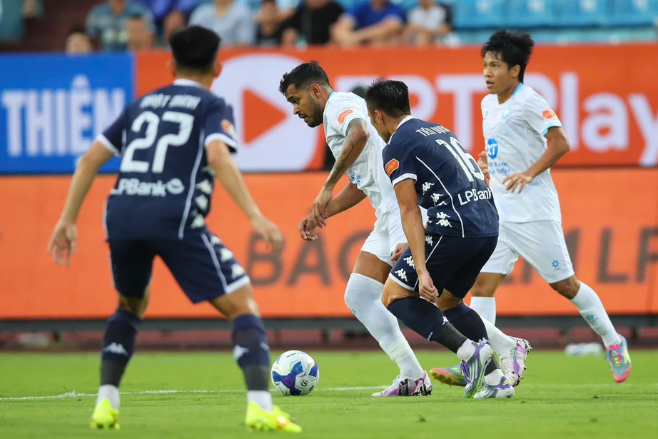 V-League: Sao Việt kiều tỏa sáng, Nam Định thắng ngược Hải Phòng- Ảnh 2.