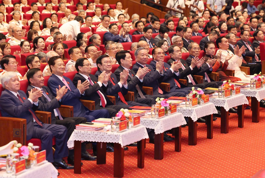 Tổng Bí thư: Công an nhân dân là "lá chắn" và "thanh kiếm" bảo vệ chế độ, bảo vệ nhân dân- Ảnh 2.