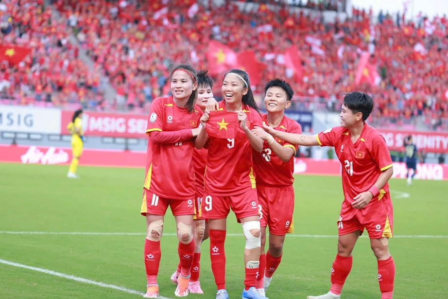 AFF Cup nữ 2025: Thắng dễ Thái Lan, tuyển nữ Việt Nam giành hạng ba chung cuộc- Ảnh 2.