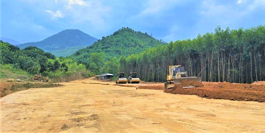 Nhiều vướng mắc khiến dự án đường liên vùng Khánh Hòa - Lâm Đồng - Ninh Thuận chậm tiến độ- Ảnh 1. Nhiều vướng mắc khiến dự án đường liên vùng Khánh Hòa - Lâm Đồng - Ninh Thuận chậm tiến độ- Ảnh 1.