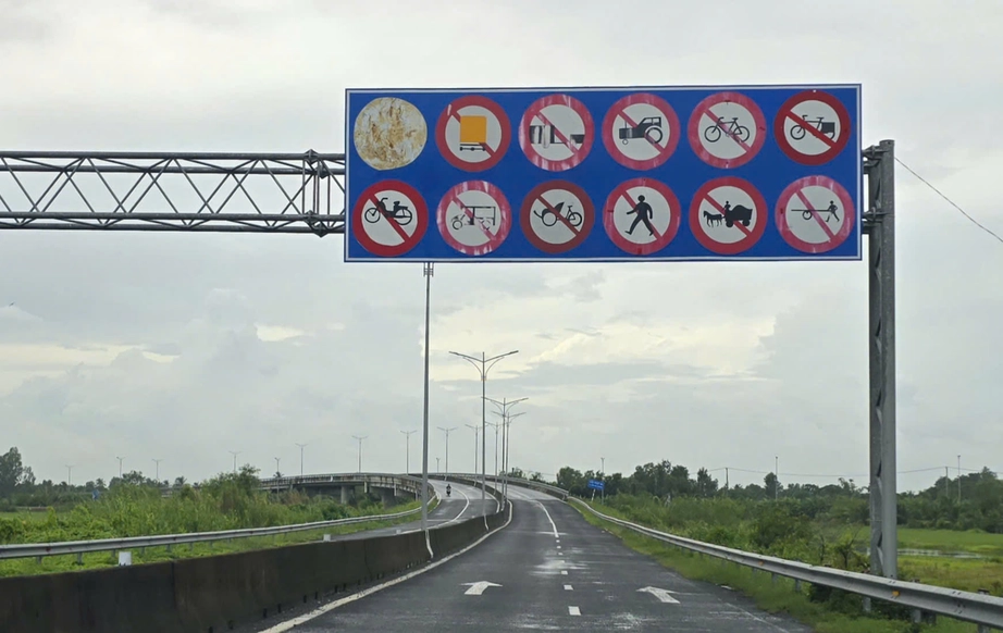 Ngăn chặn xe máy xâm nhập vào tuyến Lộ Tẻ - Rạch Sỏi- Ảnh 1.