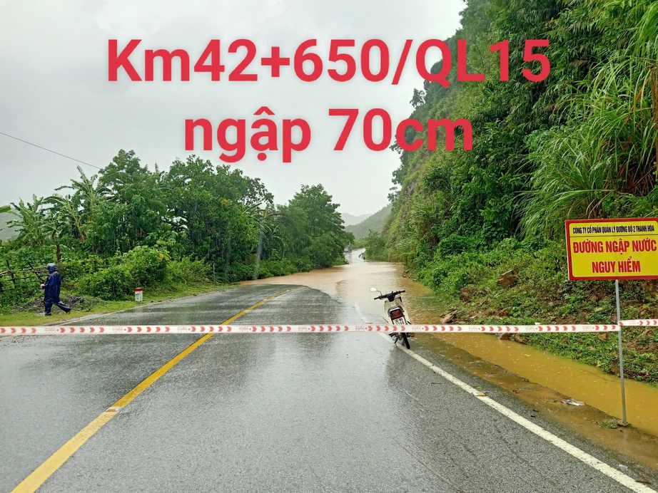 Giao thông ổn định nhanh chóng sau bão số 5, thiệt hại được khắc phục ngay trong đêm- Ảnh 1. Giao thông ổn định nhanh chóng sau bão số 5, thiệt hại được khắc phục ngay trong đêm- Ảnh 1.