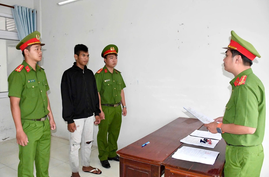 Nhóm thanh thiếu niên mang theo hung khí giải quyết mâu thuẫn ở quán nước- Ảnh 1. Nhóm thanh thiếu niên mang theo hung khí giải quyết mâu thuẫn ở quán nước- Ảnh 1.