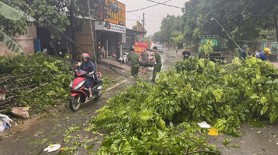 Ảnh hưởng nặng từ cơn bão số 5, đến 27/8 Phú Thọ còn phải sơ tán dân- Ảnh 3. Ảnh hưởng nặng từ cơn bão số 5, đến 27/8 Phú Thọ còn phải sơ tán dân- Ảnh 3.