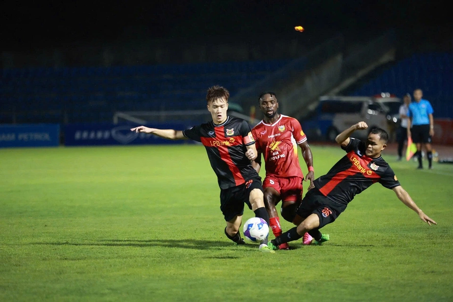 Khởi đầu như mơ ở V-League, tân binh đủ sức đua vô địch?- Ảnh 2. Khởi đầu như mơ ở V-League, tân binh đủ sức đua vô địch?- Ảnh 2.