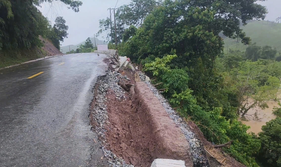 Bộ Xây dựng yêu cầu chủ động ứng phó mưa, lũ, sạt lở đất- Ảnh 2. Bộ Xây dựng yêu cầu chủ động ứng phó mưa, lũ, sạt lở đất- Ảnh 2.